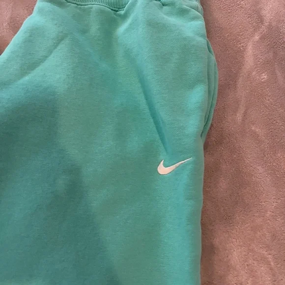 Nike joggers - Picture 2 of 5